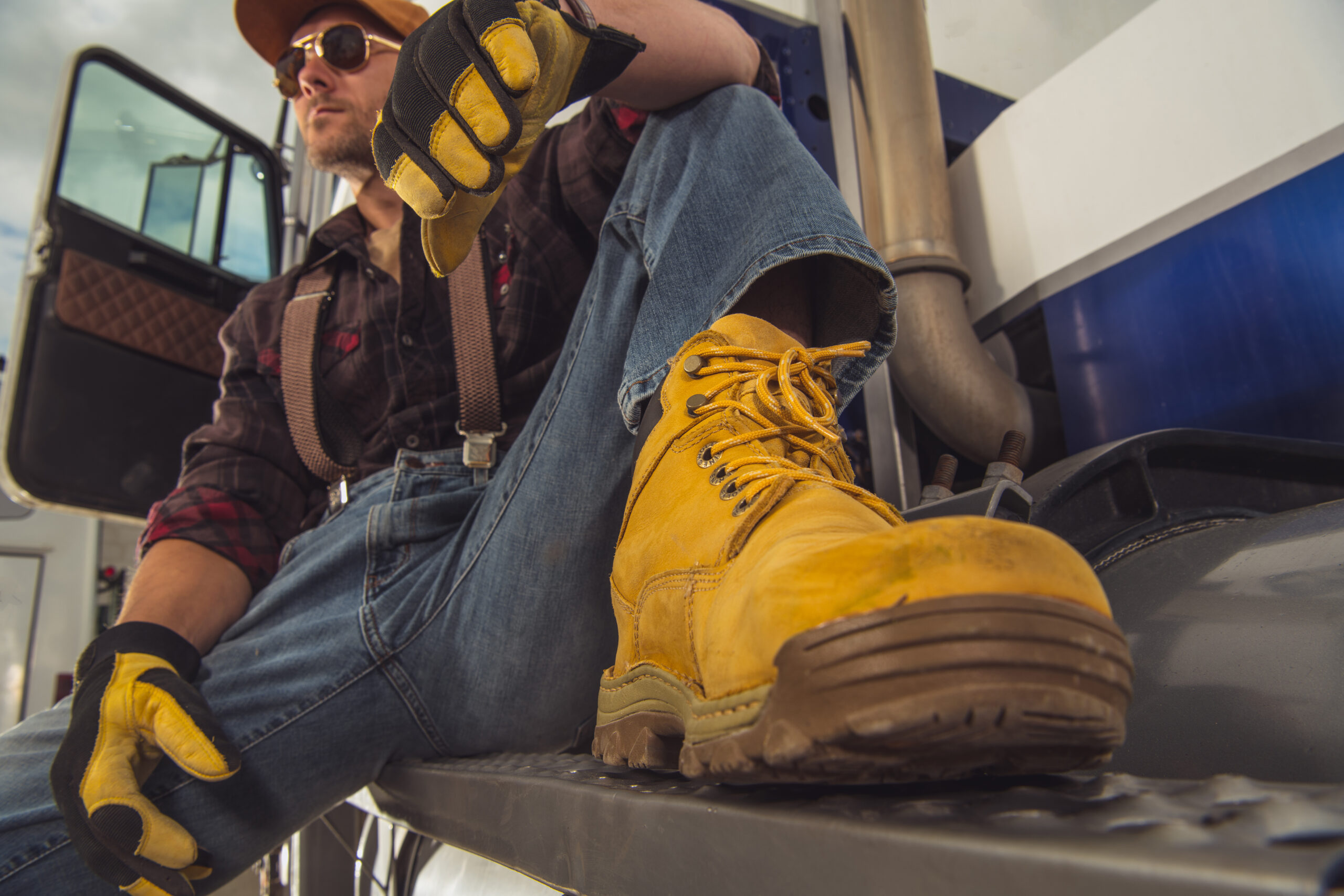 How to Choose the Best Work Boots for Construction Workers | Mojo AI